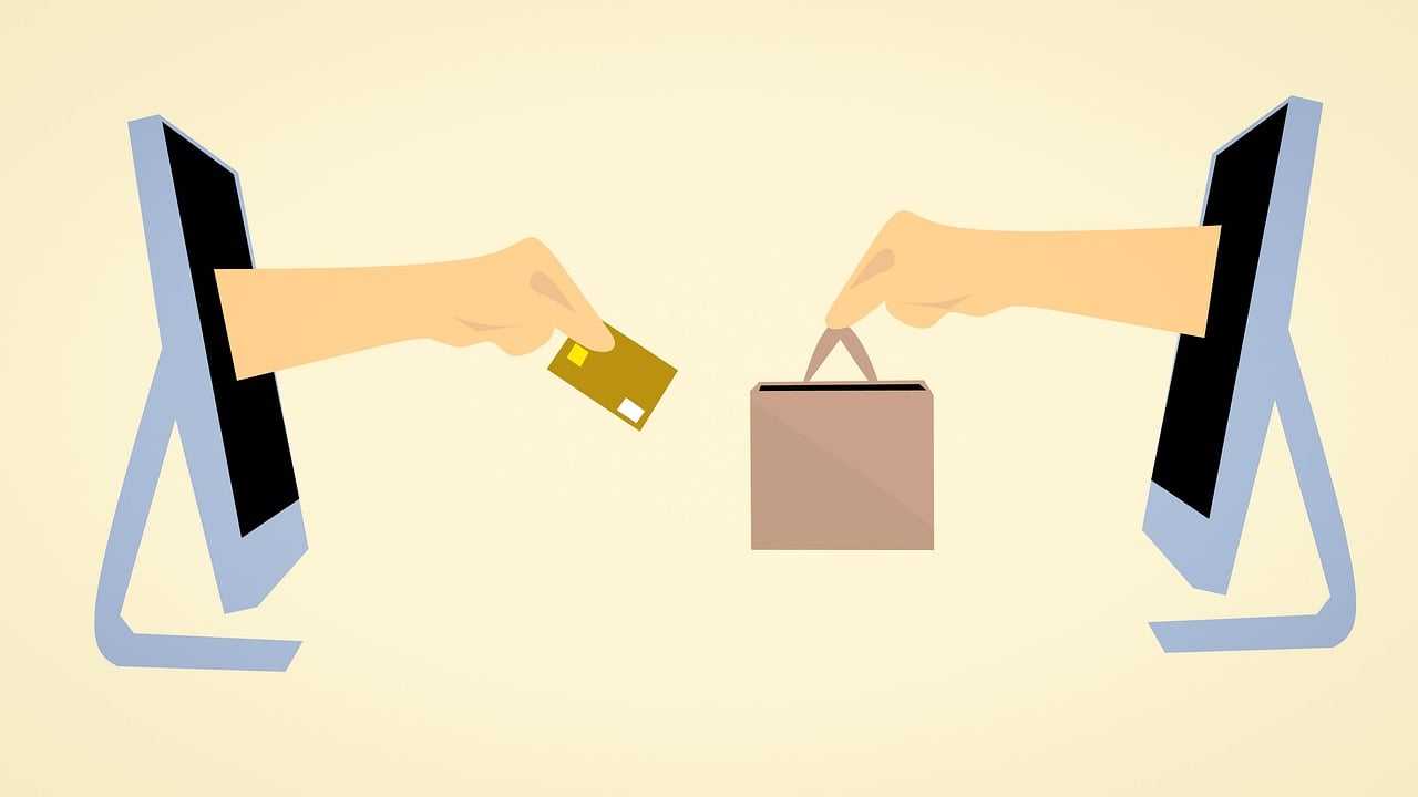 Confronto prezzi e caratteristiche tra diversi store online di informatica
